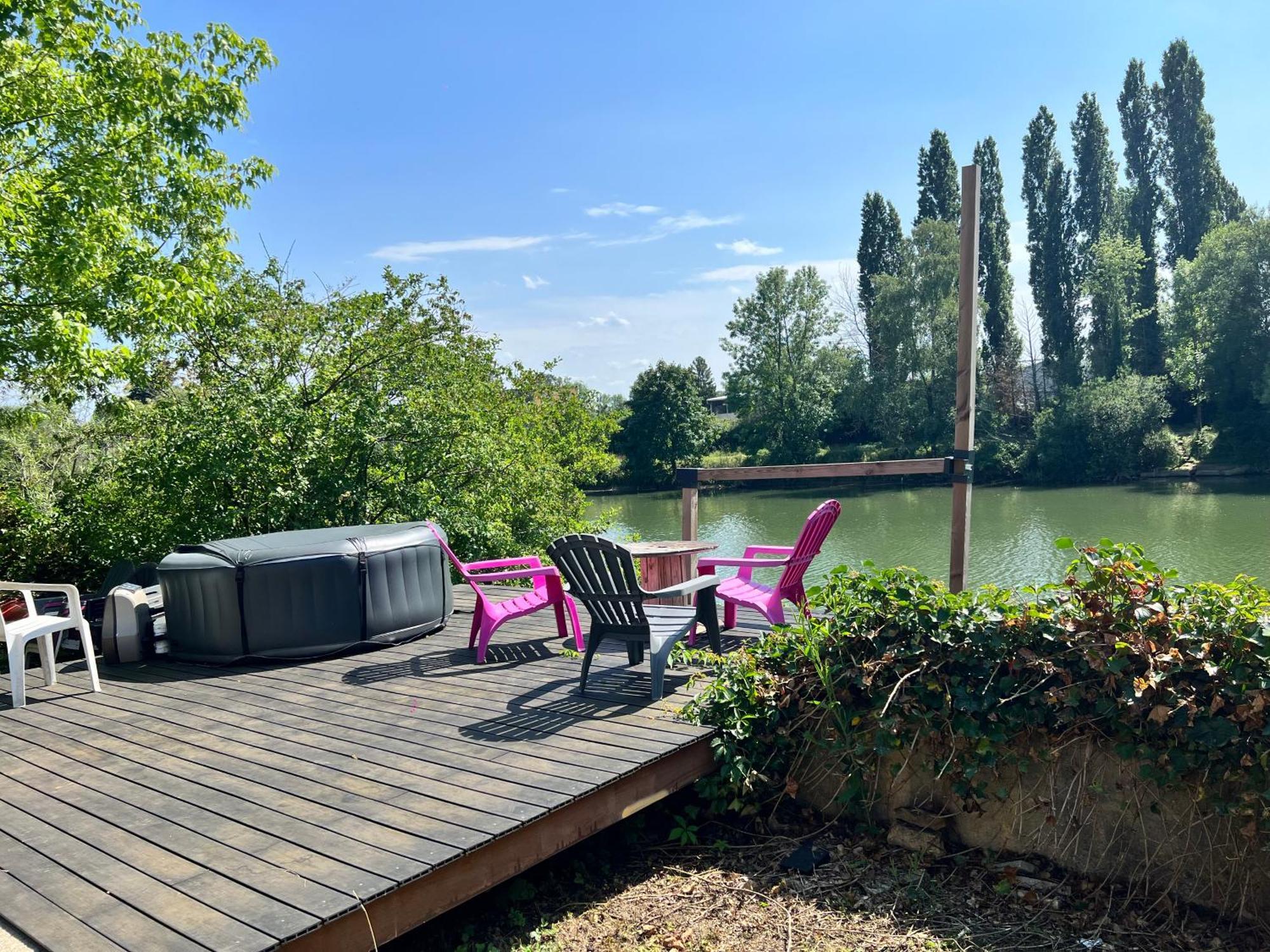 Loveroom En Bords De Meuse Floing Екстериор снимка
